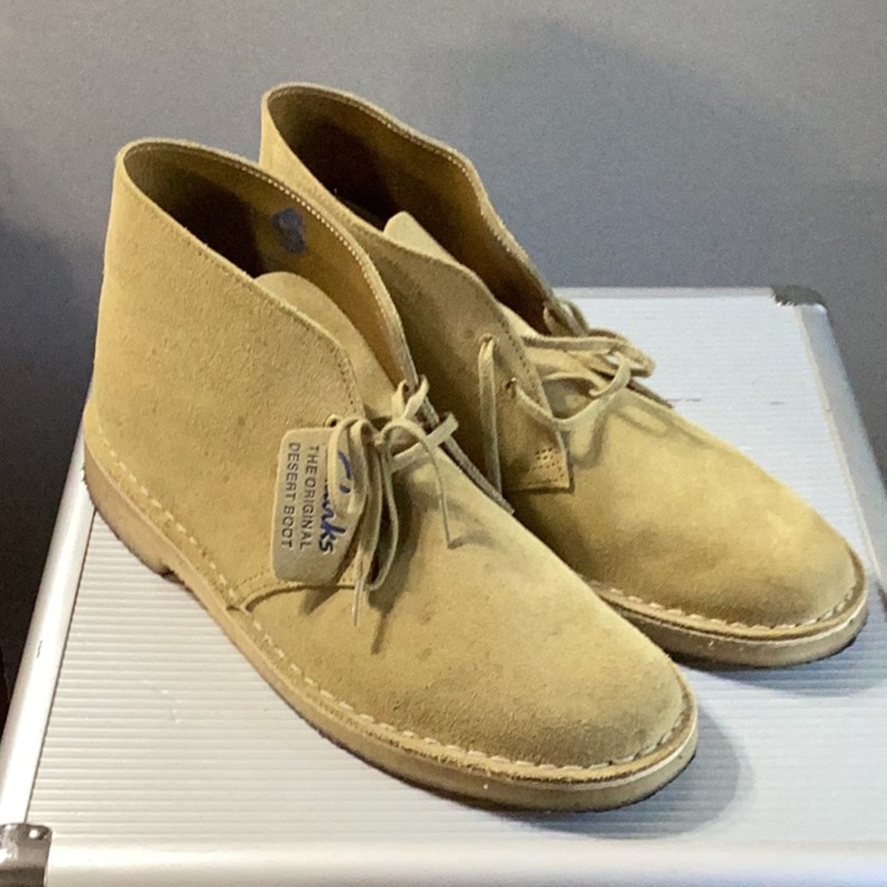 Clarks desert boot size 9